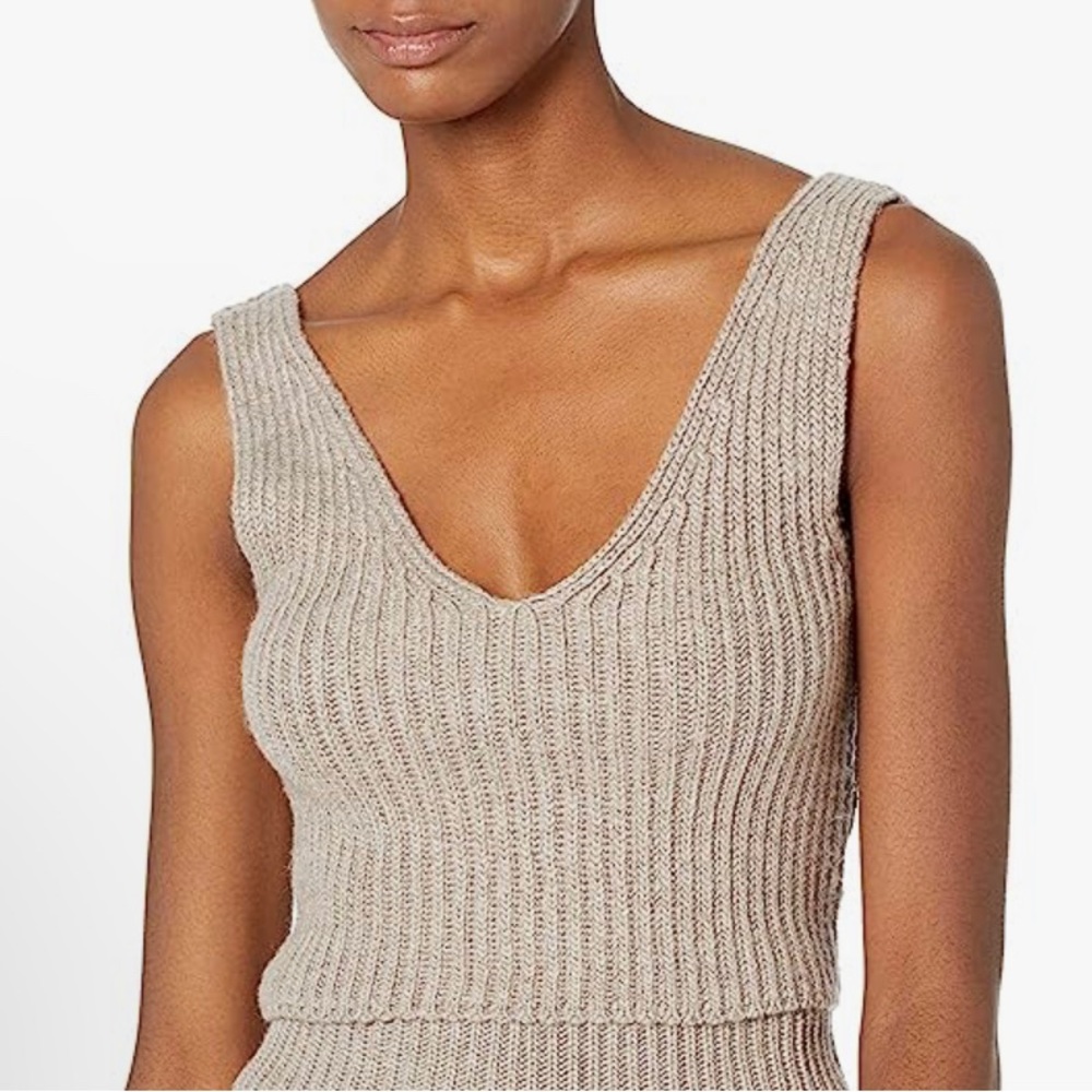 Cropped sweater tank size S